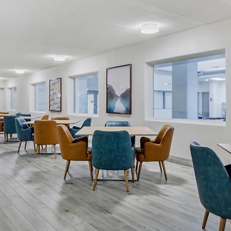 Comfort Inn & Suites Beaver Dam Bagian luar foto