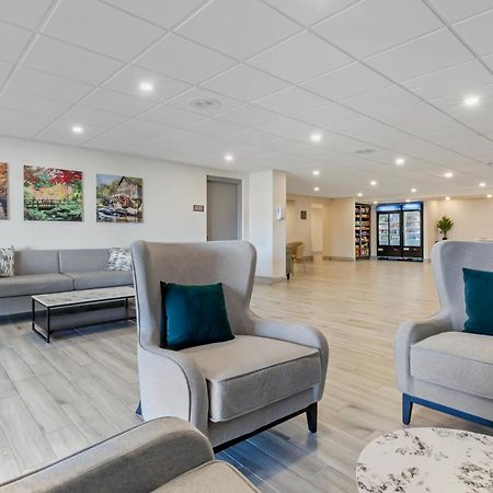 Comfort Inn & Suites Beaver Dam Bagian luar foto