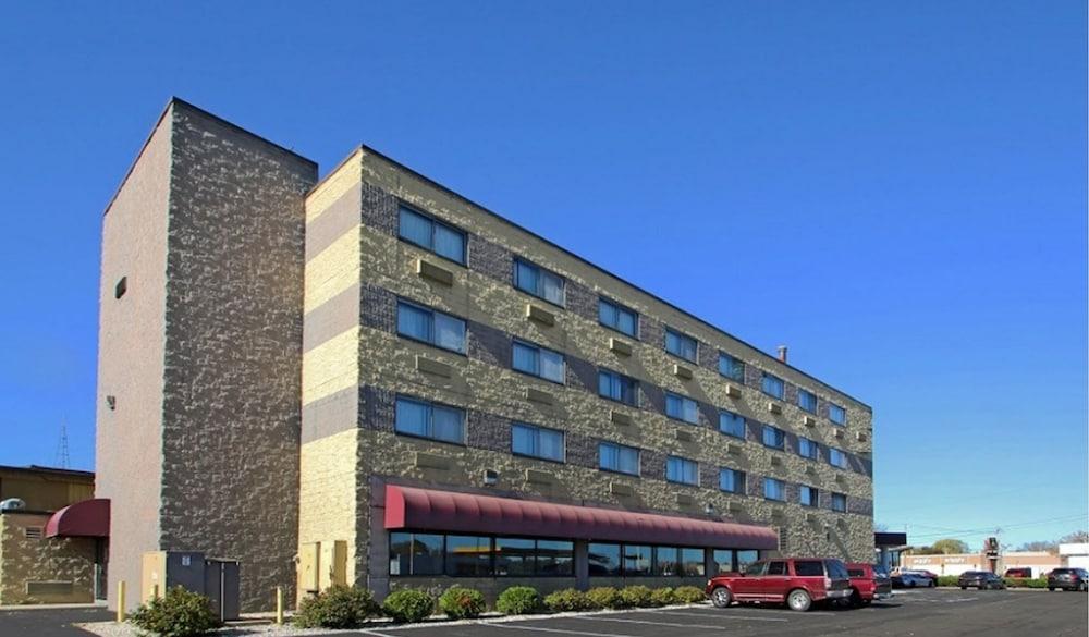 Comfort Inn & Suites Beaver Dam Bagian luar foto