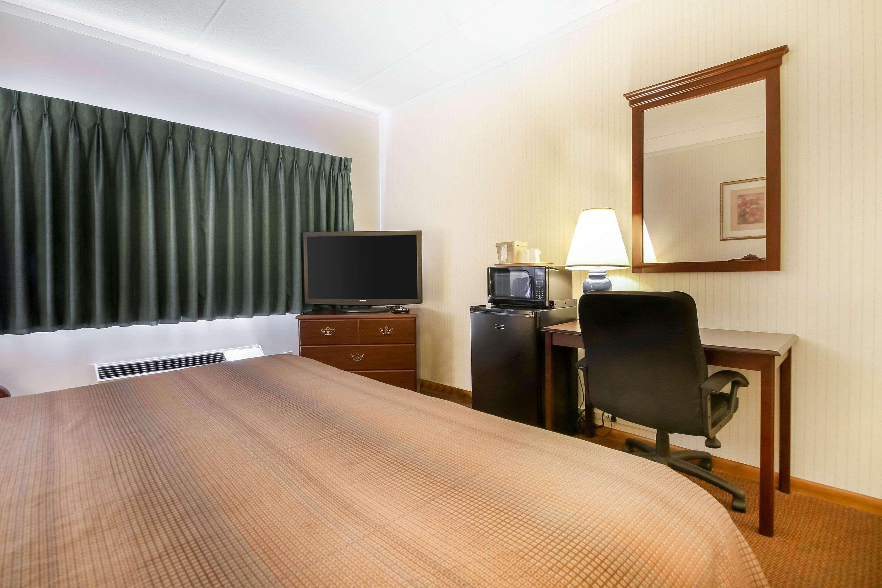 Comfort Inn & Suites Beaver Dam Bagian luar foto