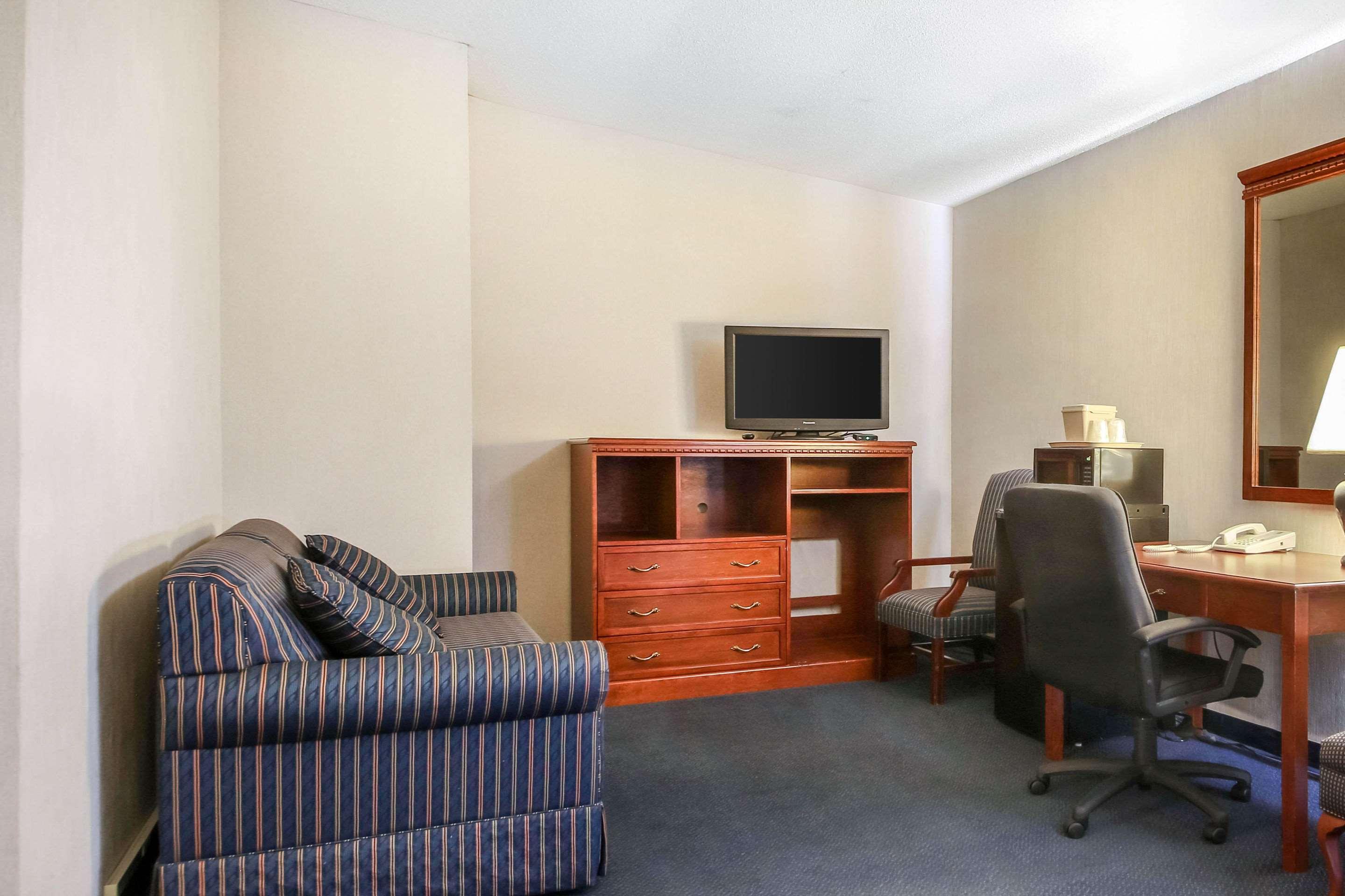 Comfort Inn & Suites Beaver Dam Bagian luar foto