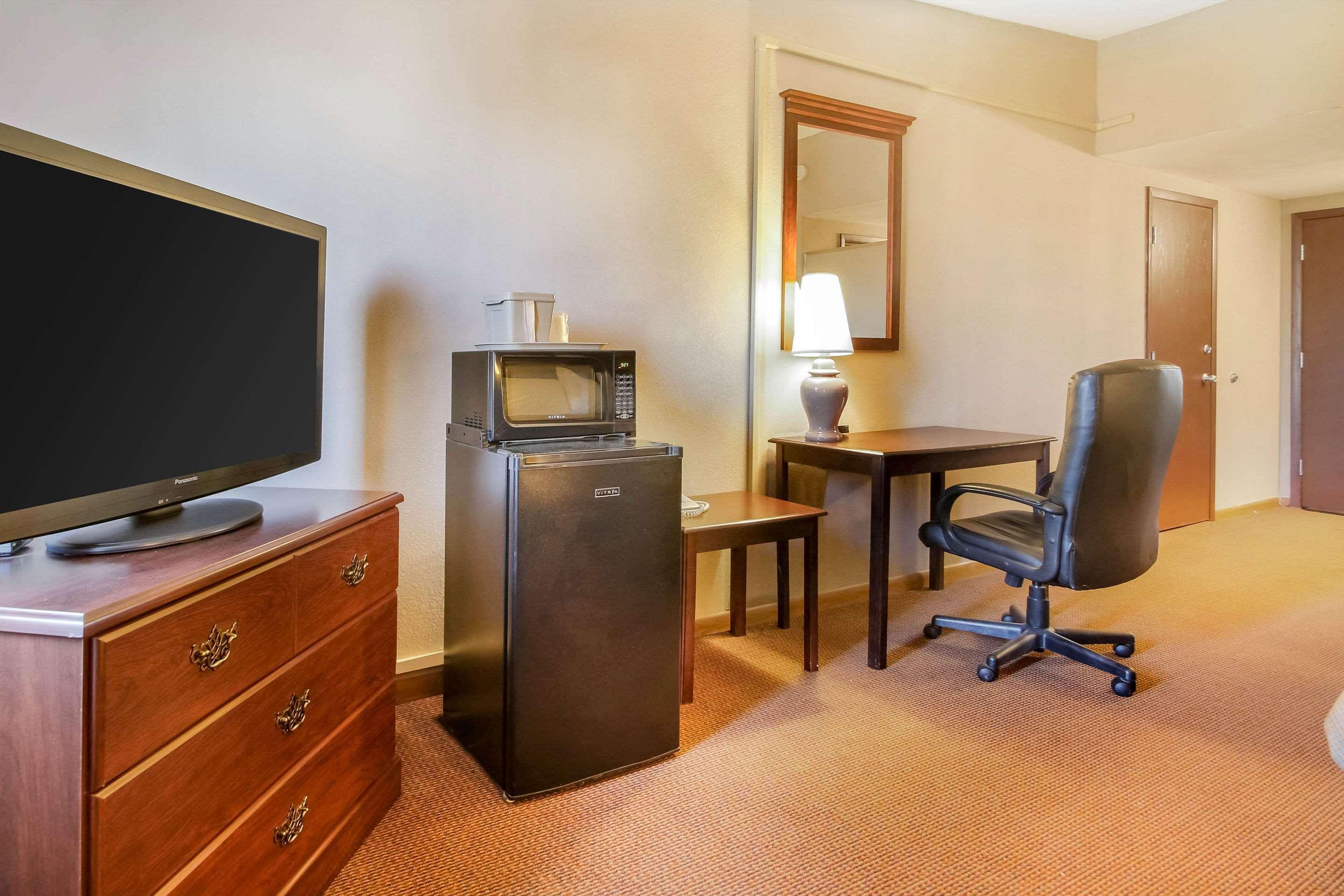 Comfort Inn & Suites Beaver Dam Bagian luar foto