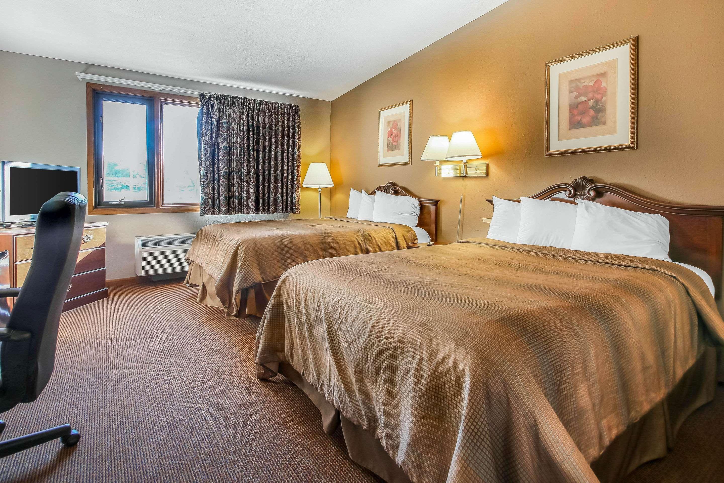 Comfort Inn & Suites Beaver Dam Bagian luar foto