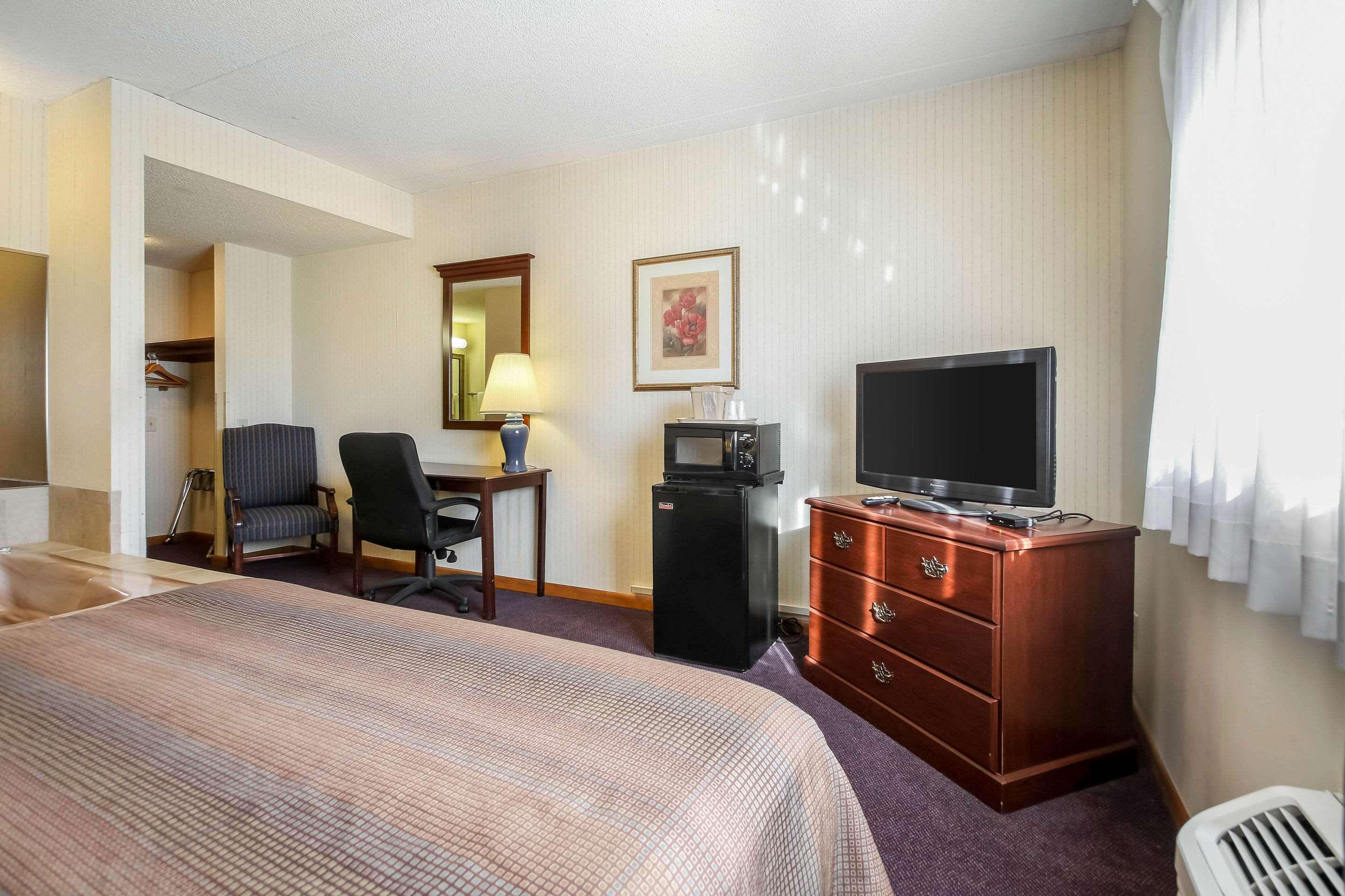 Comfort Inn & Suites Beaver Dam Bagian luar foto