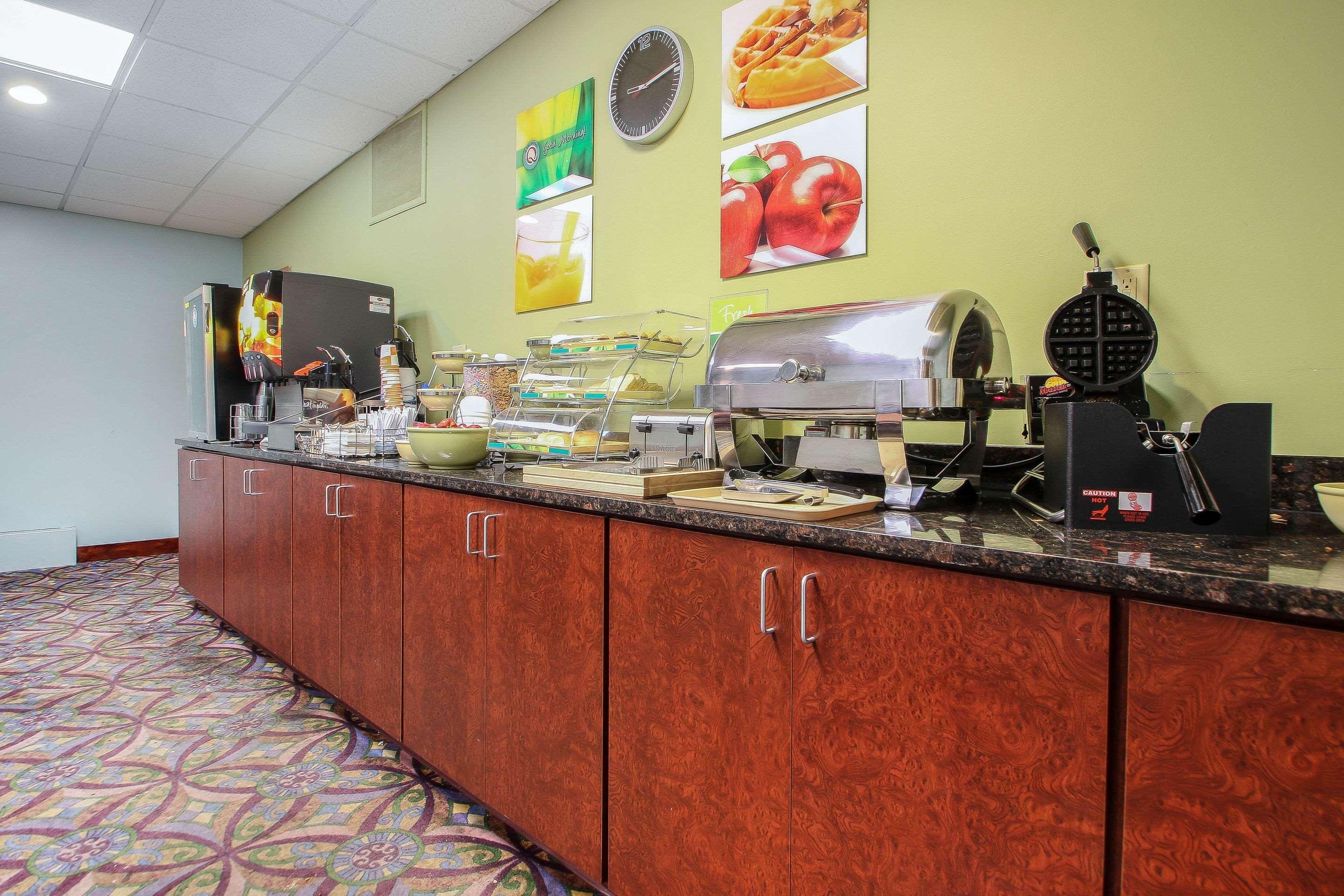 Comfort Inn & Suites Beaver Dam Bagian luar foto