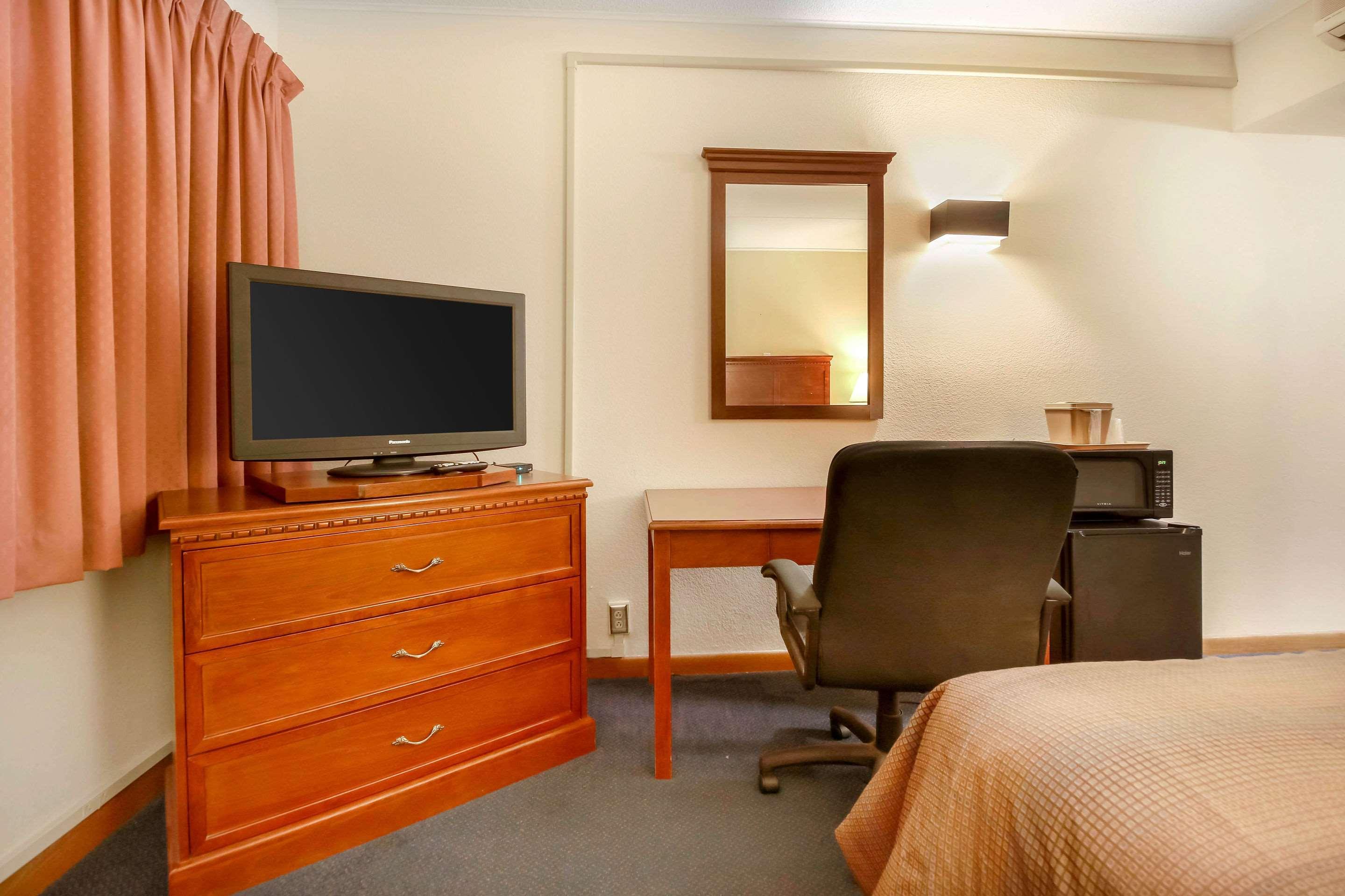 Comfort Inn & Suites Beaver Dam Bagian luar foto