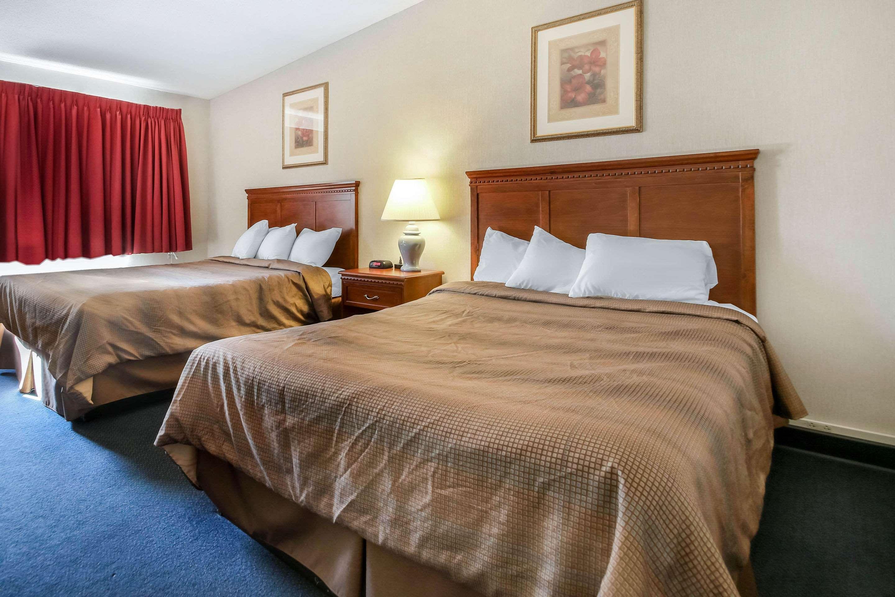 Comfort Inn & Suites Beaver Dam Bagian luar foto