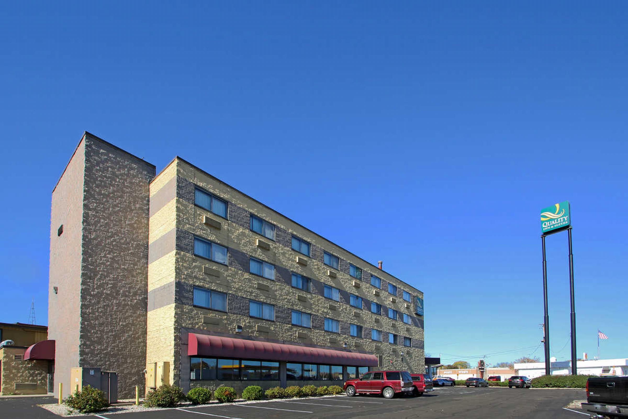 Comfort Inn & Suites Beaver Dam Bagian luar foto