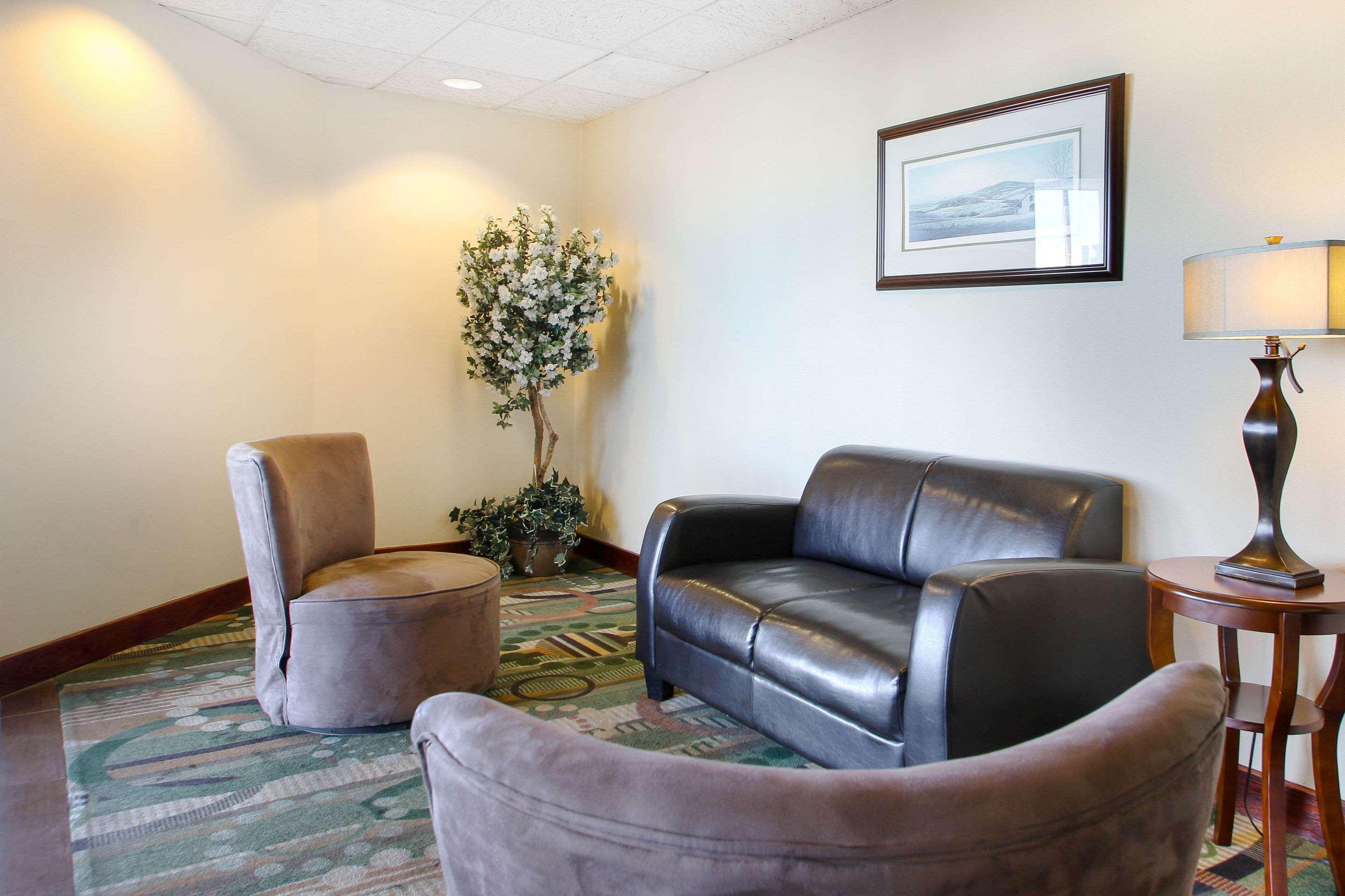 Comfort Inn & Suites Beaver Dam Bagian luar foto