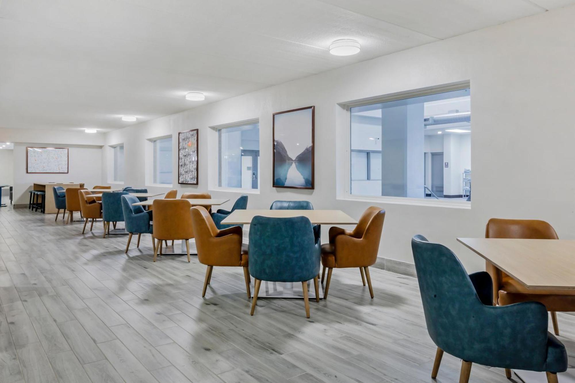 Comfort Inn & Suites Beaver Dam Bagian luar foto