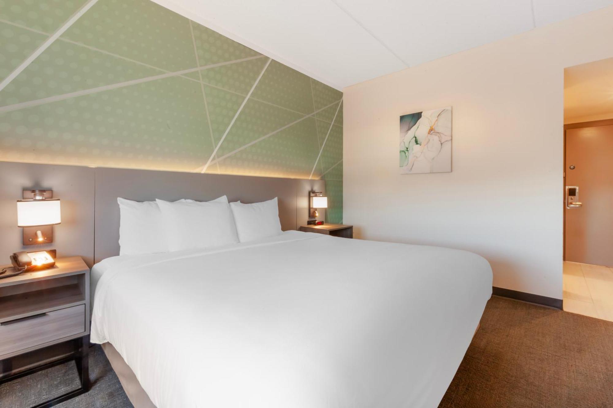 Comfort Inn & Suites Beaver Dam Bagian luar foto