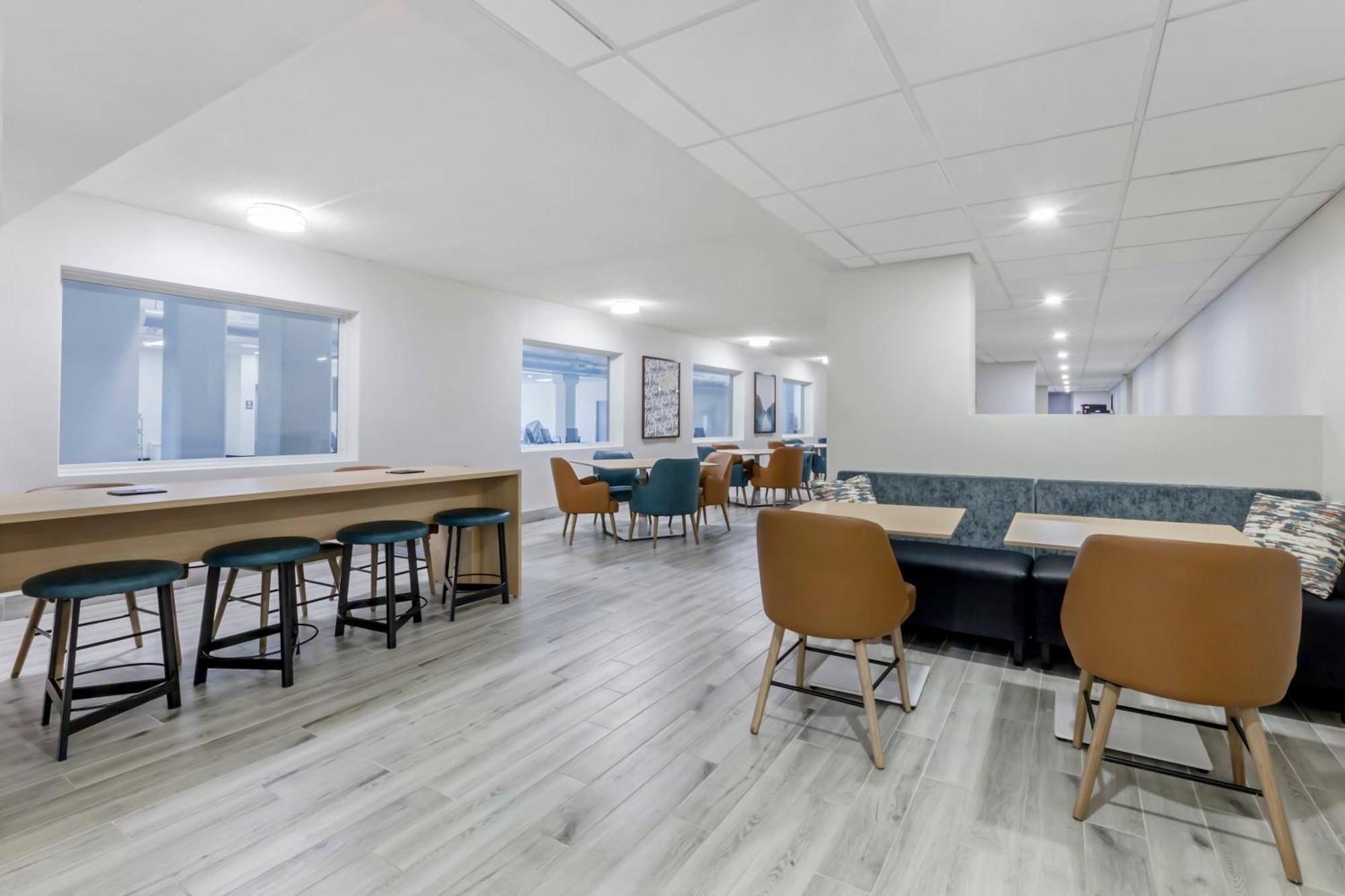 Comfort Inn & Suites Beaver Dam Bagian luar foto