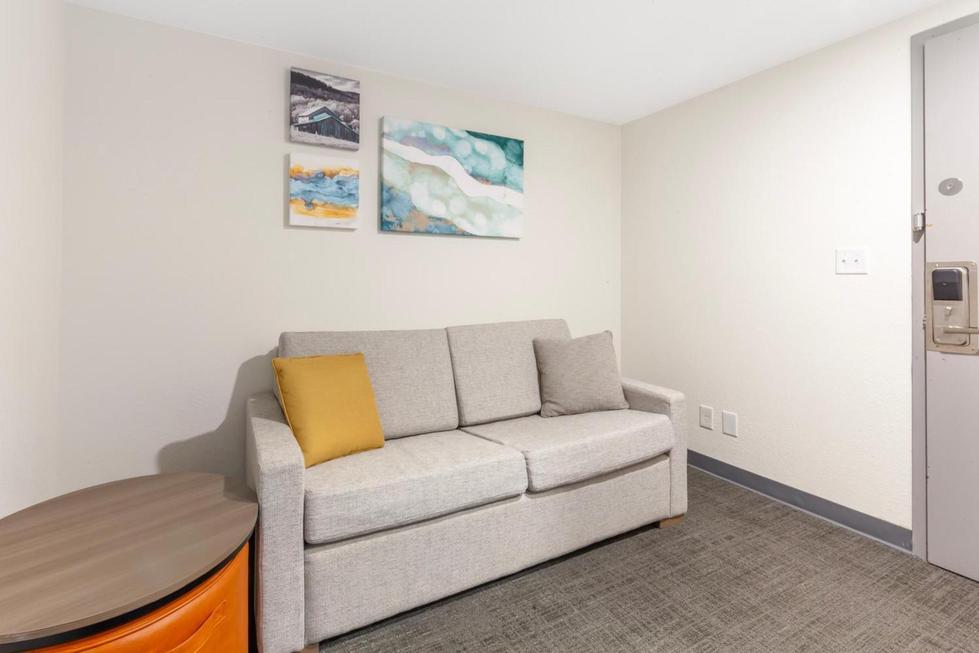 Comfort Inn & Suites Beaver Dam Bagian luar foto