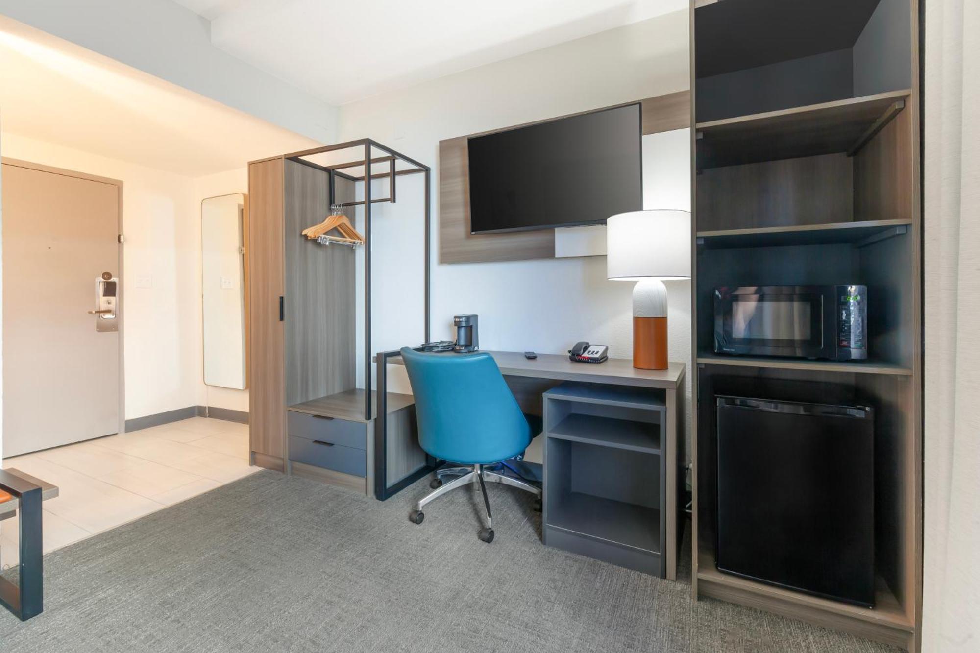 Comfort Inn & Suites Beaver Dam Bagian luar foto